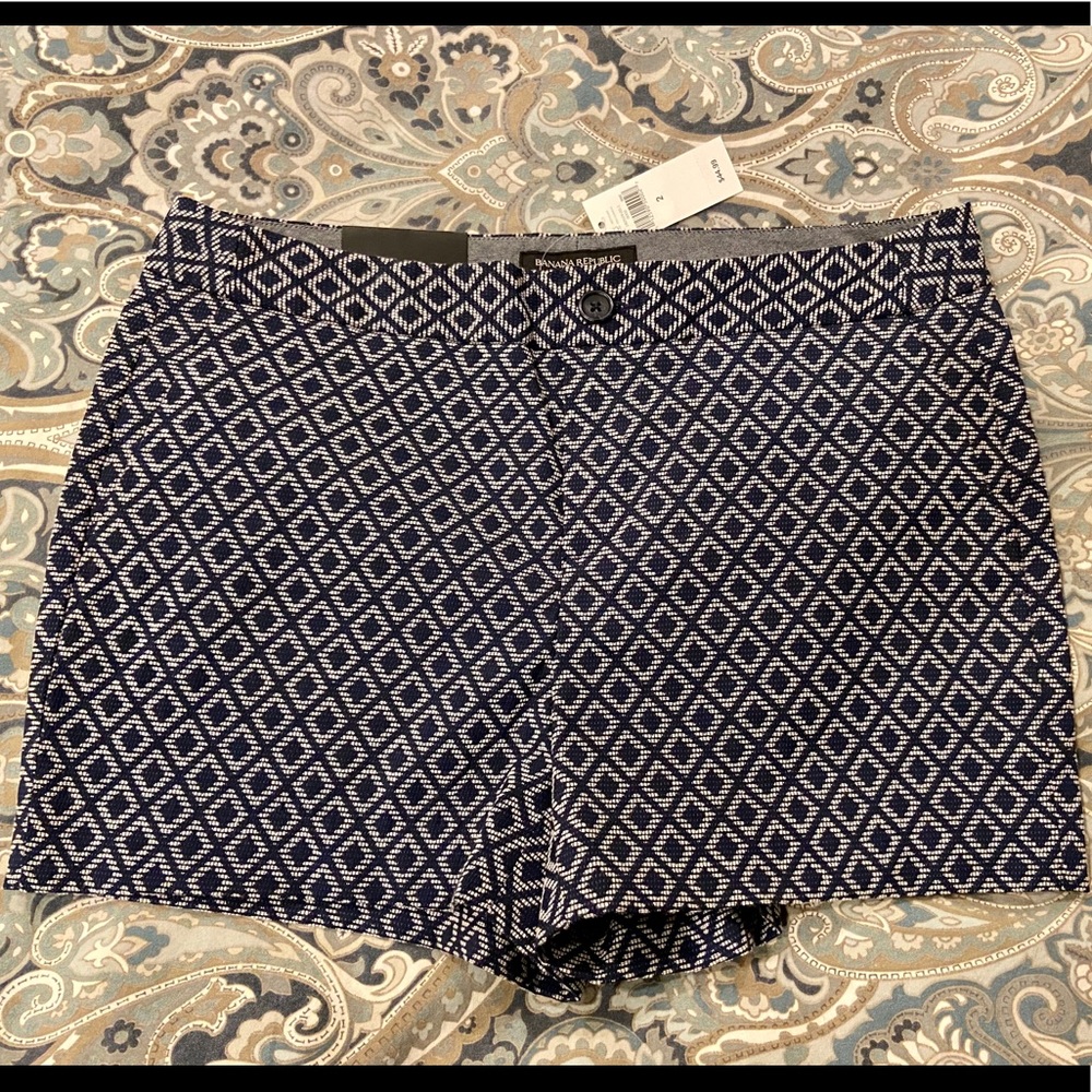 BANANA REPUBLIC - HAMPTON FIT SHORTS - NWT